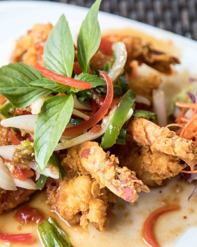 Prawns in chili sauce with basil and bell peppers