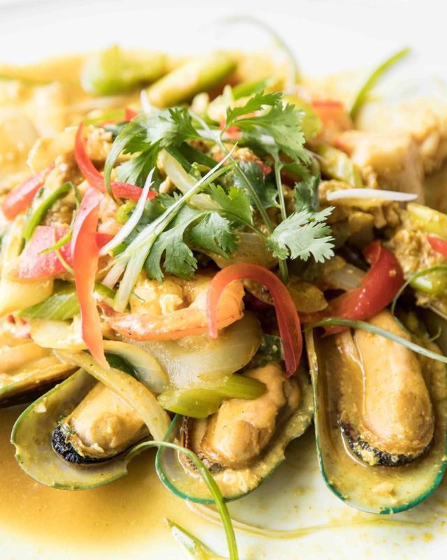 Phad Pong Curry with mussels and seafood in yellow curry